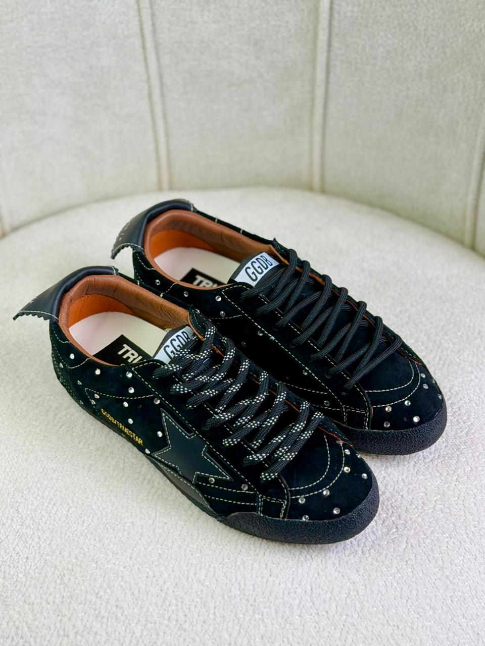 Ladies sneakers