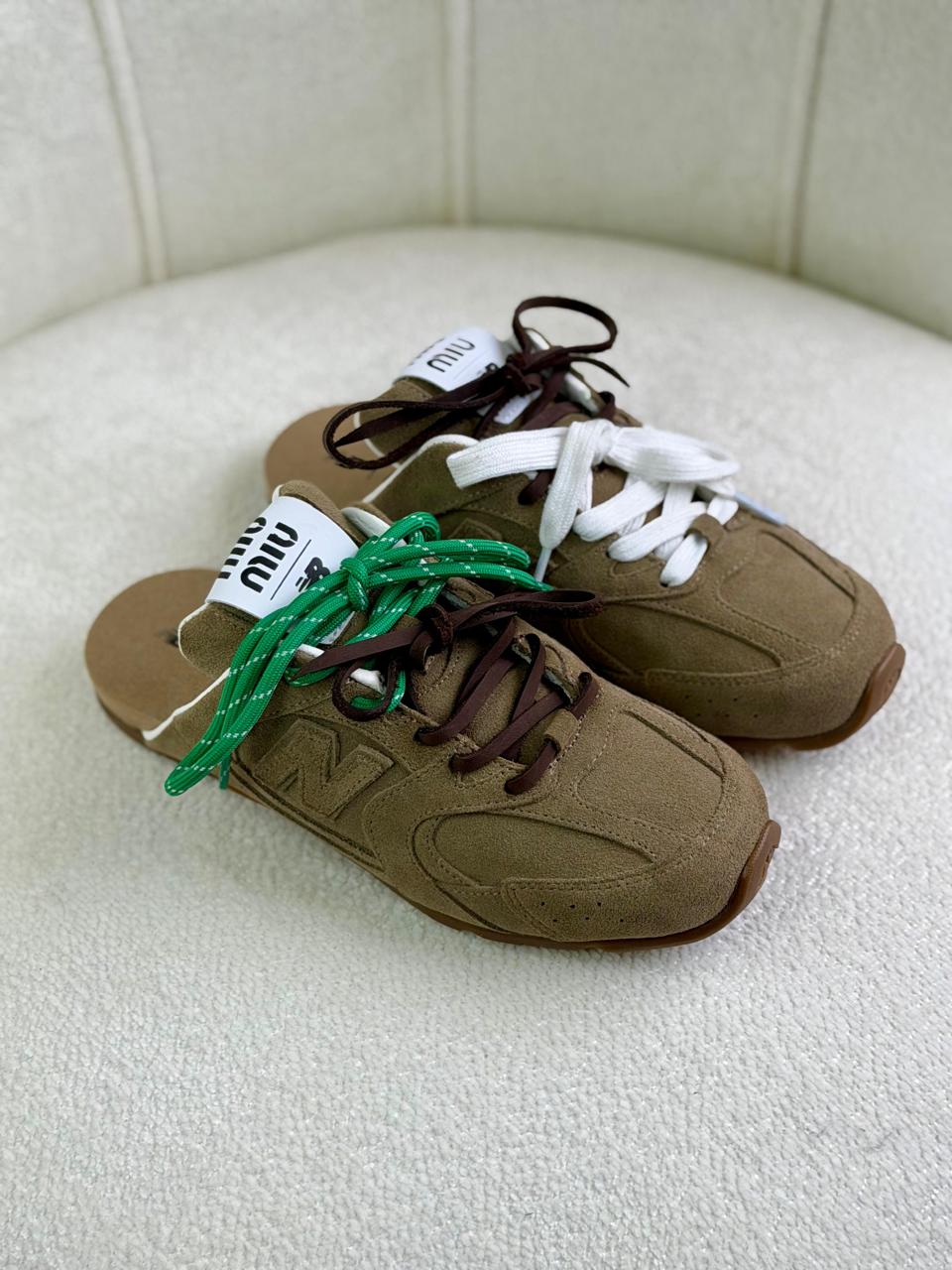 Ladies sneakers
