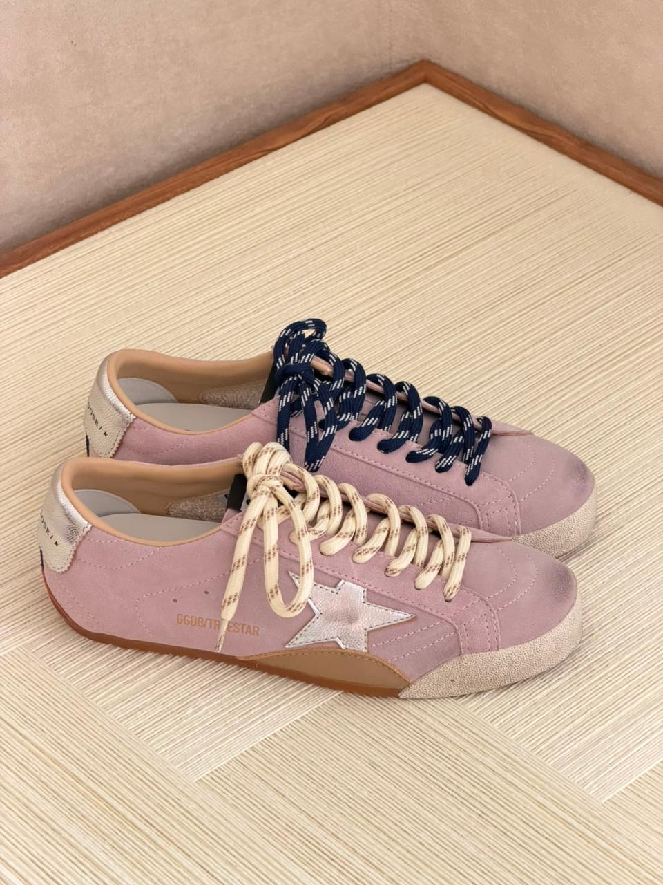 Ladies sneakers