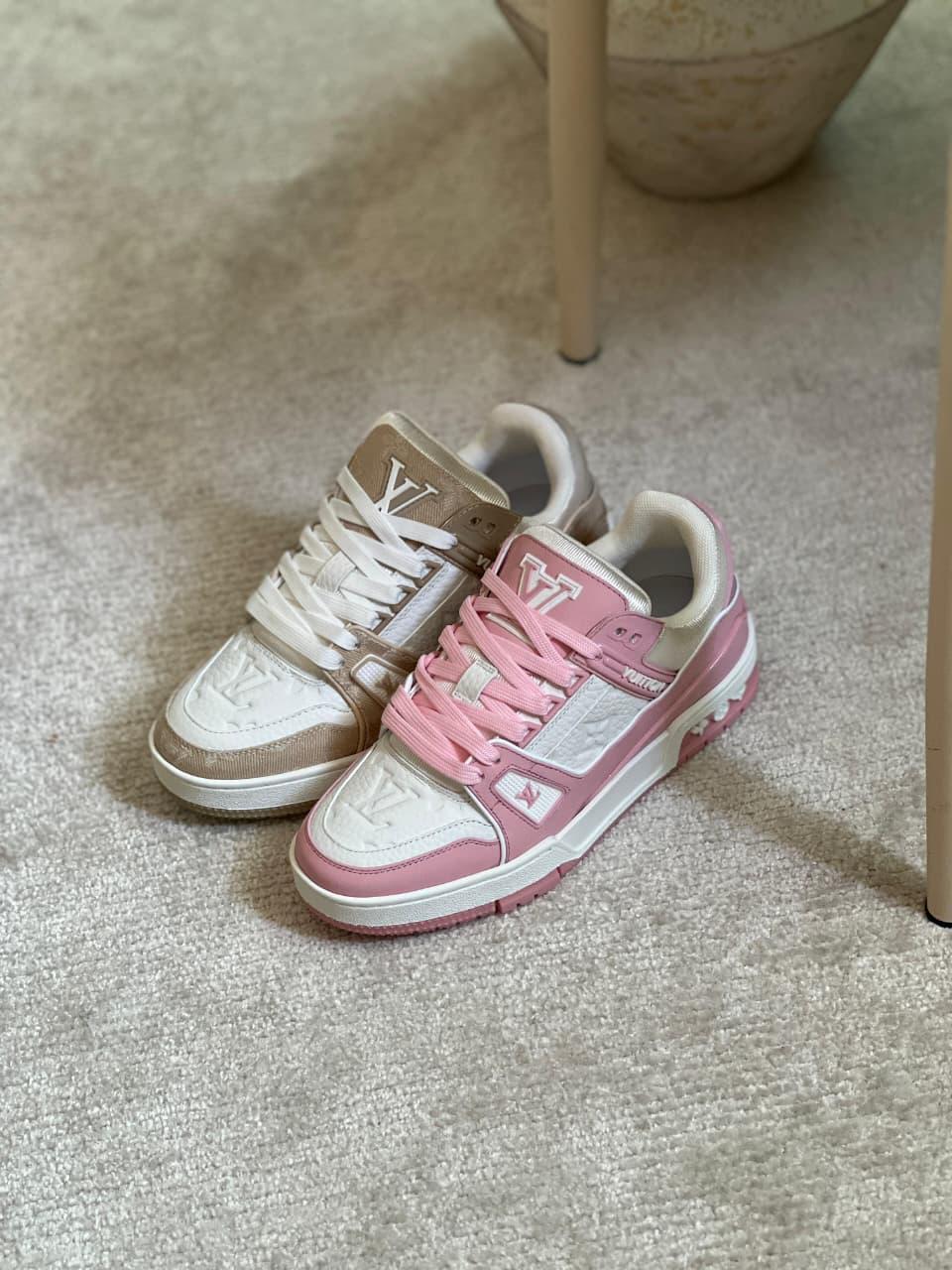 Ladies sneakers