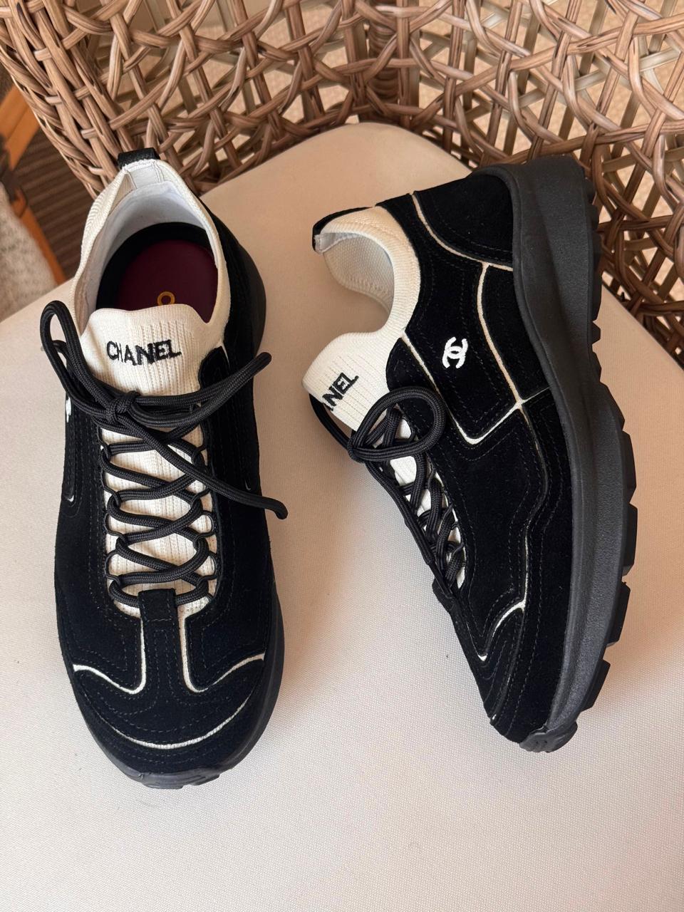 Ladies sneakers