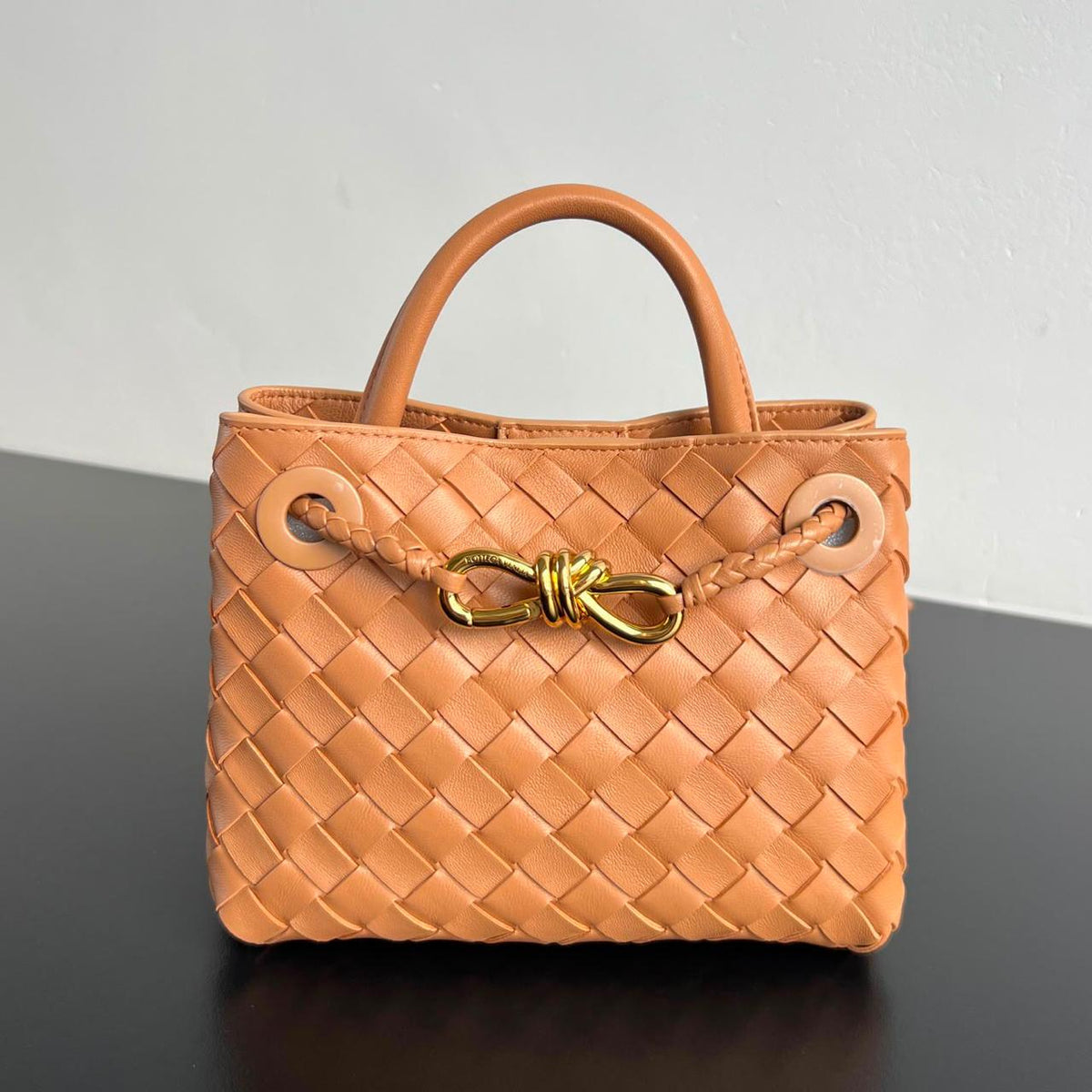 Ladies bo**ega bags