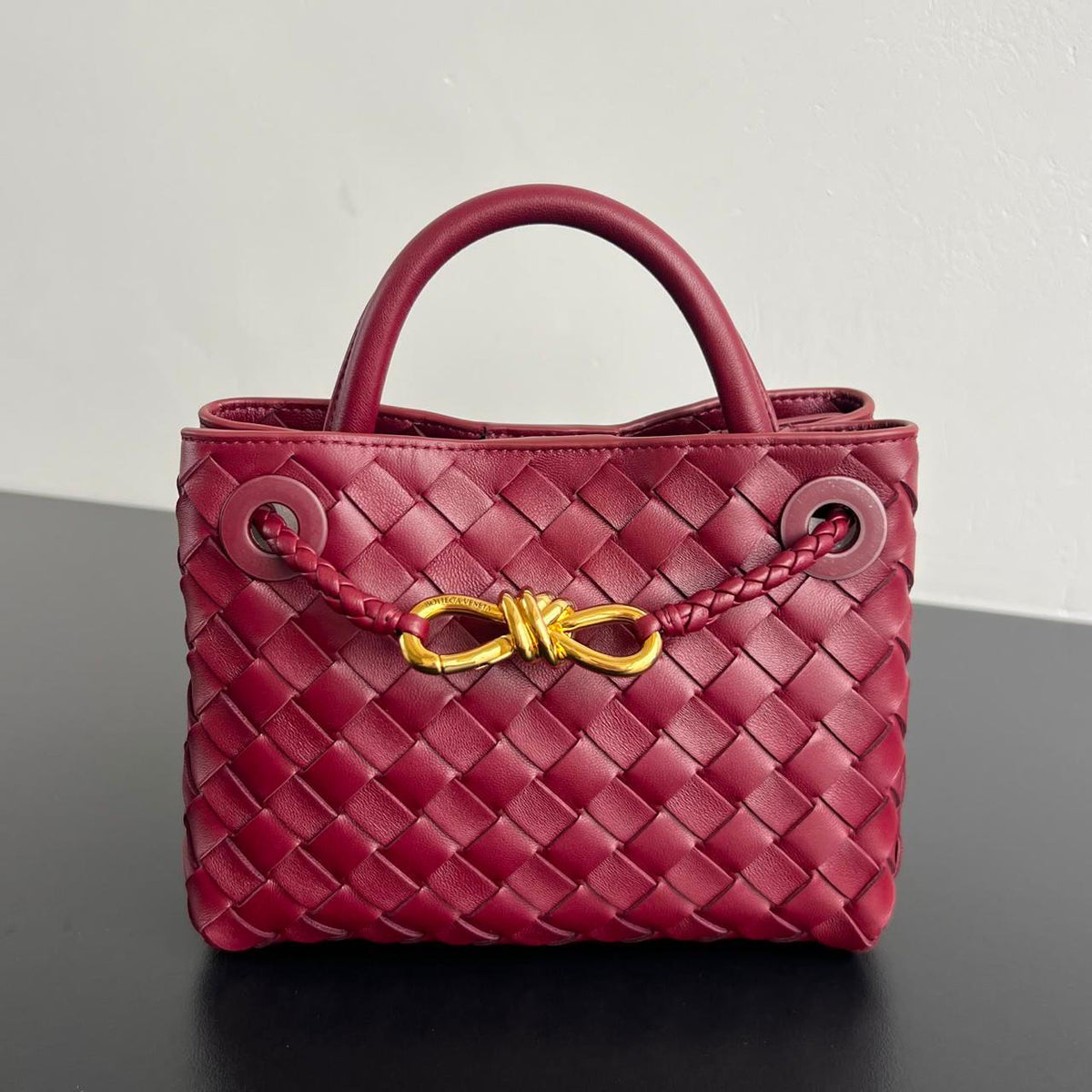 Ladies bo**ega bags