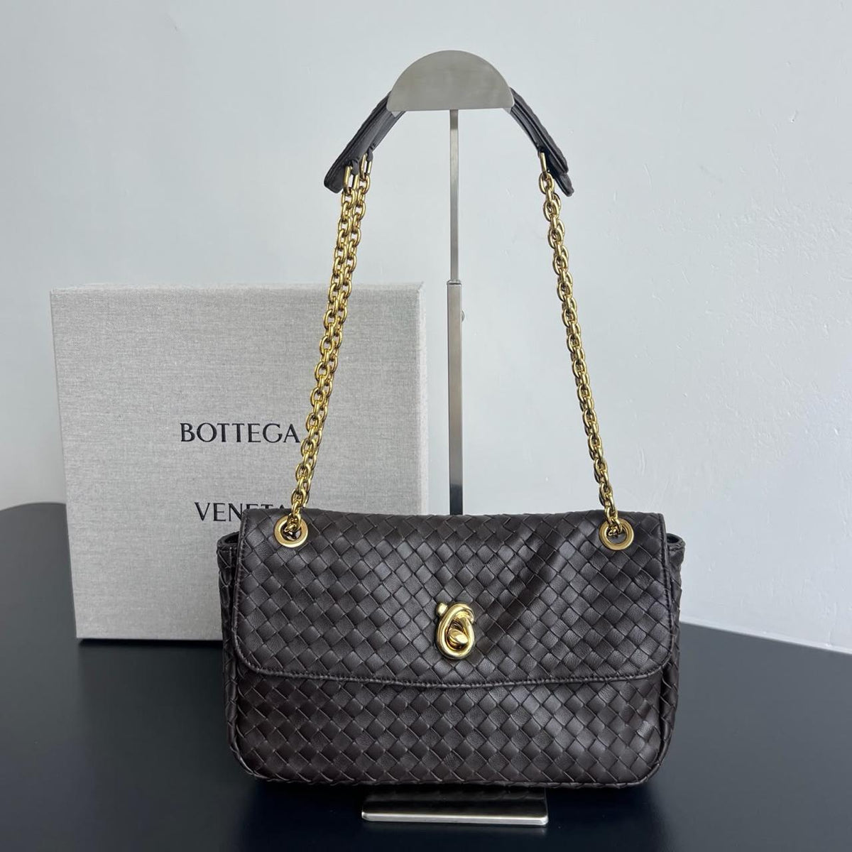 Ladies bo**ega bags