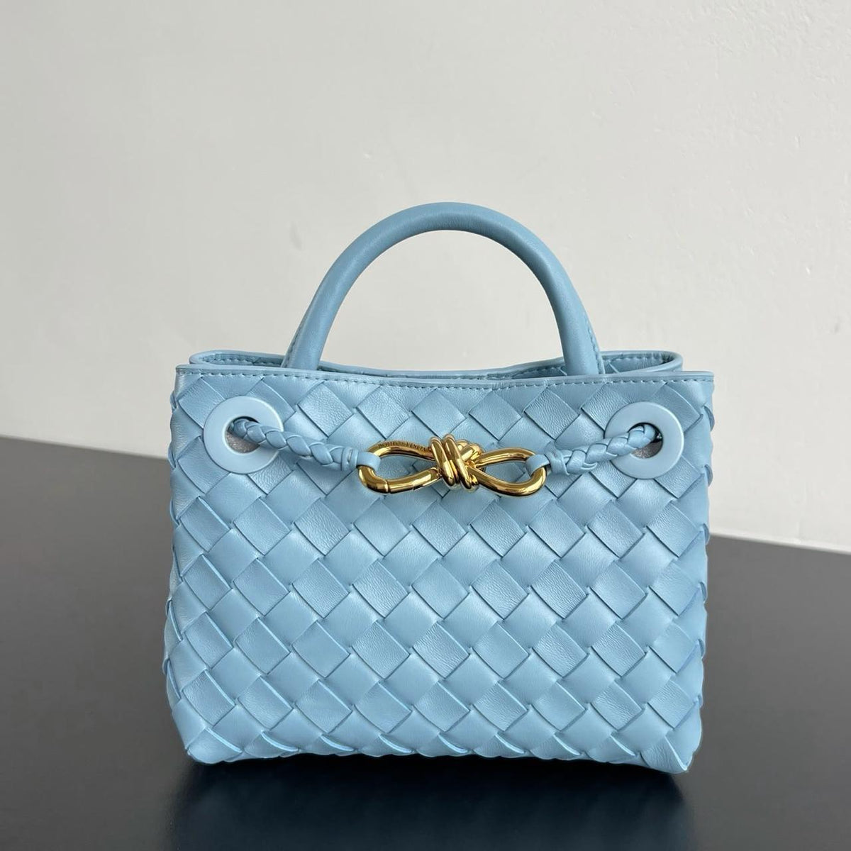 Ladies bo**ega bags
