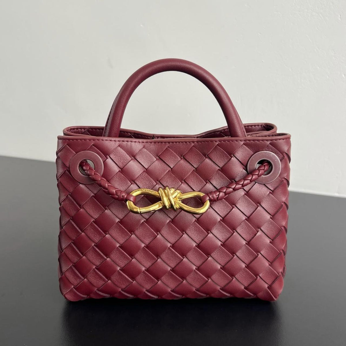Ladies bo**ega bags