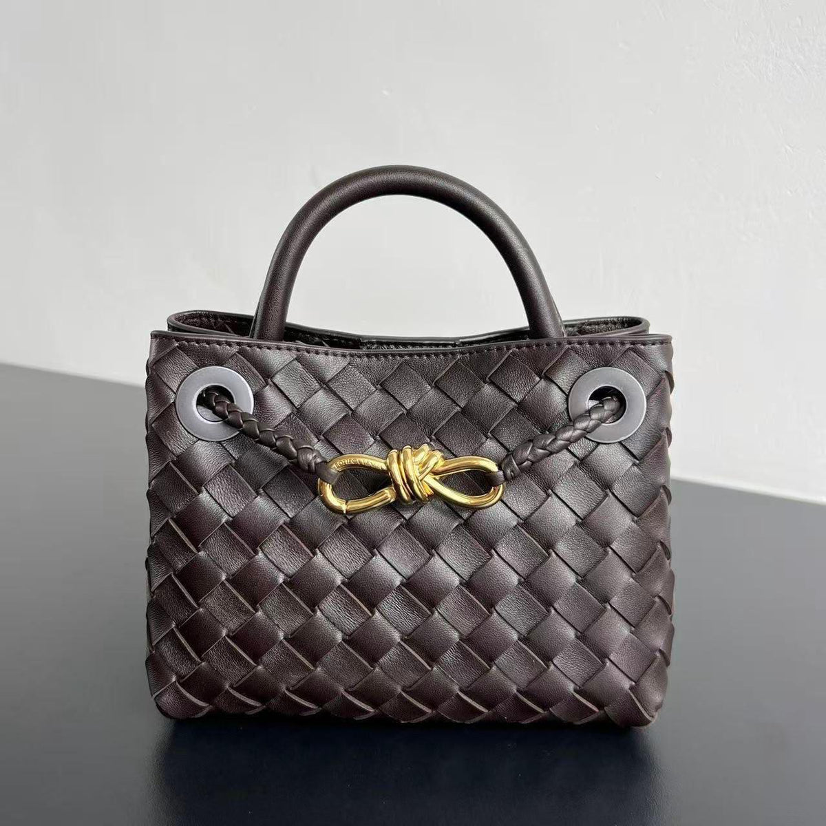 Ladies bo**ega bags