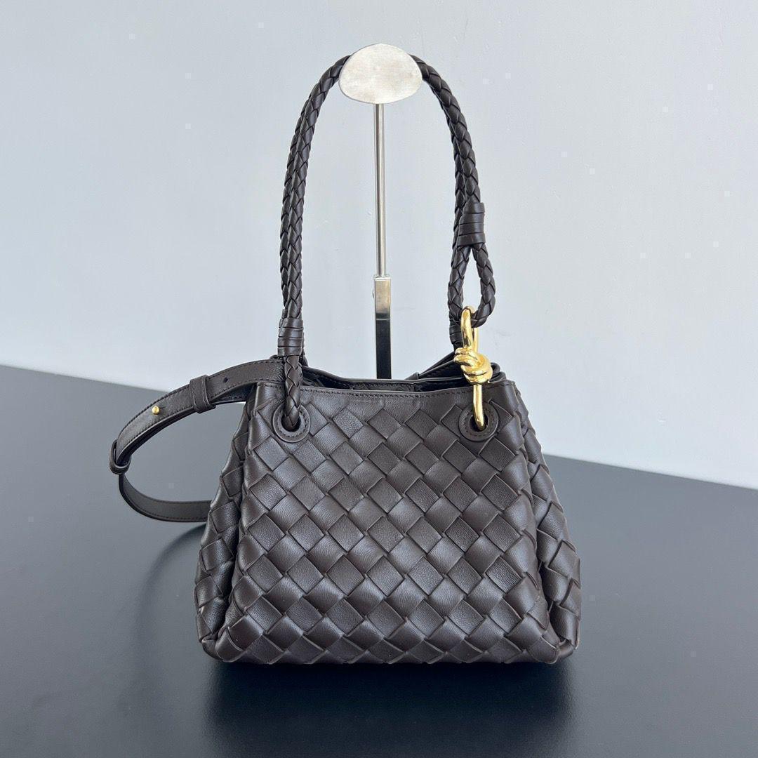Ladies bo**ega bags