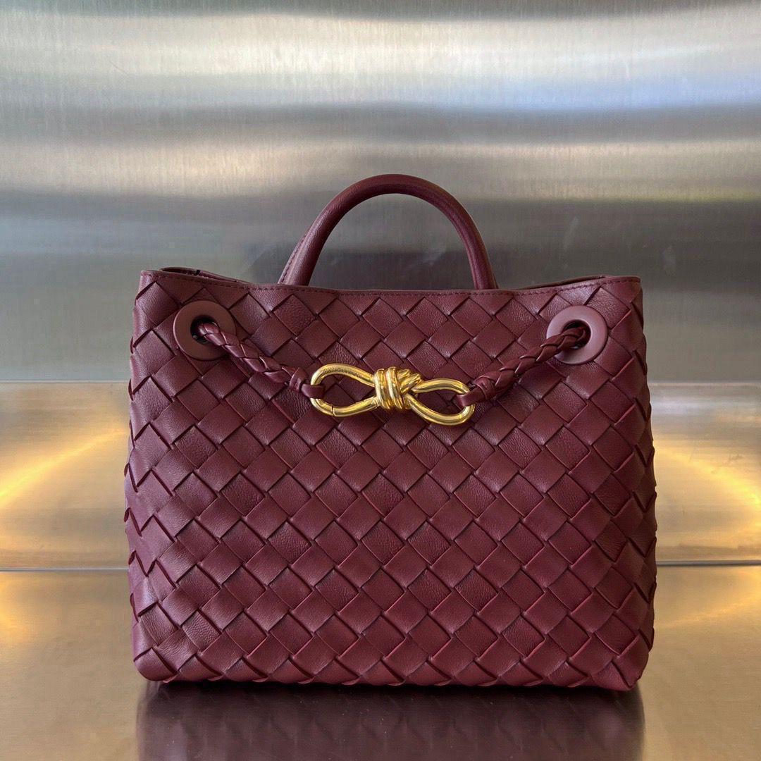 Ladies bo**ega bags