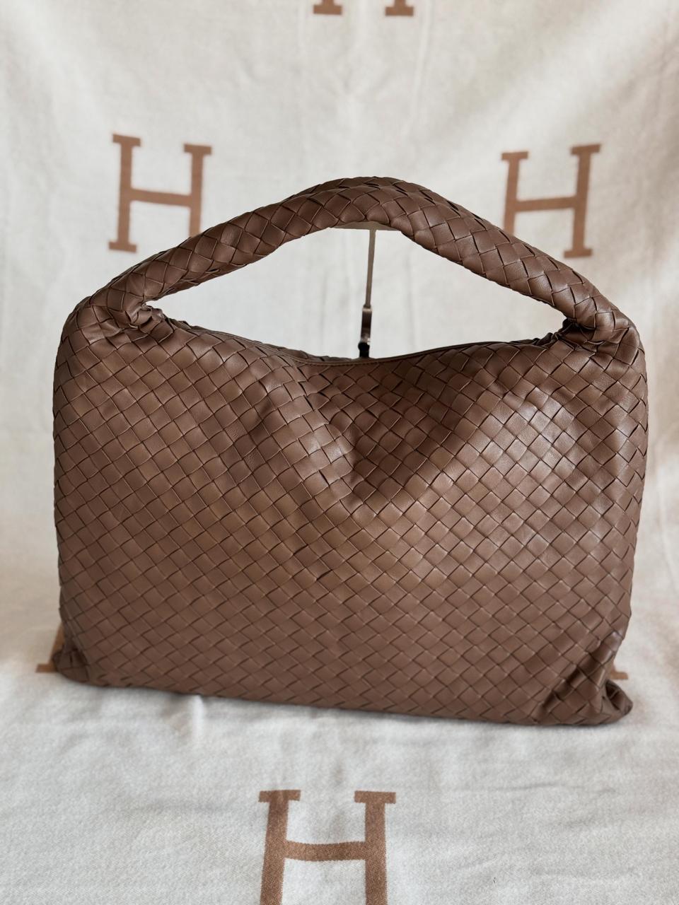 Ladies bo**ega bags