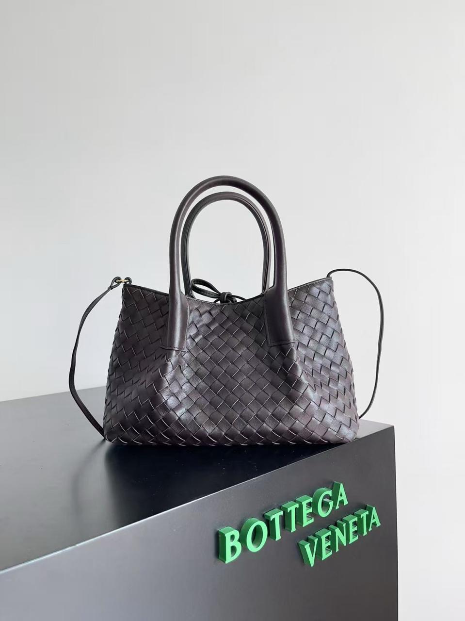 Ladies bo**ega bags