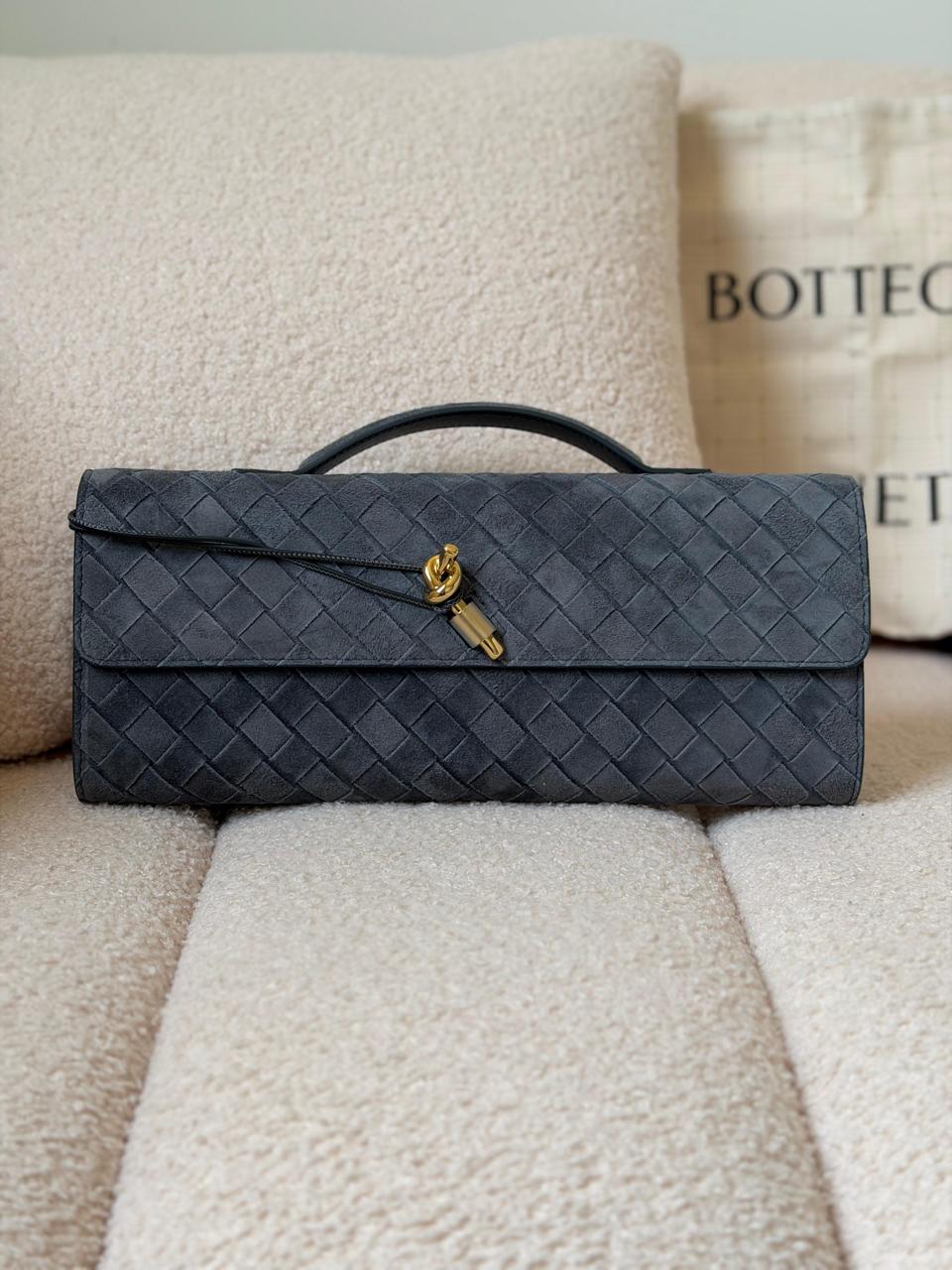 Ladies bo**ega bags
