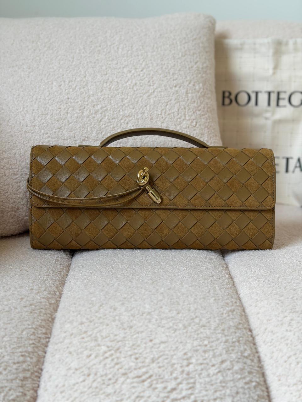 Ladies bo**ega bags