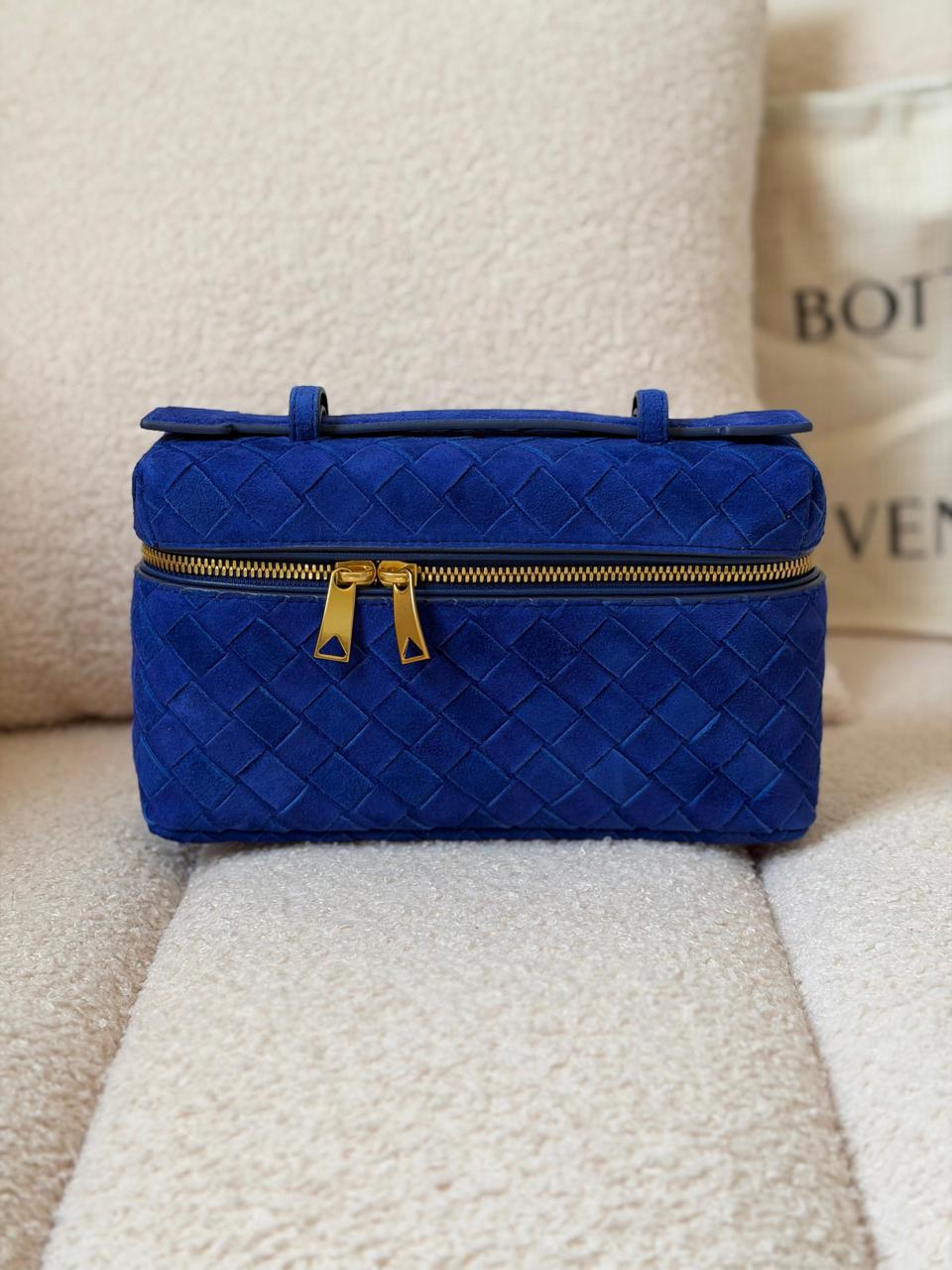 Ladies bo**ega bags