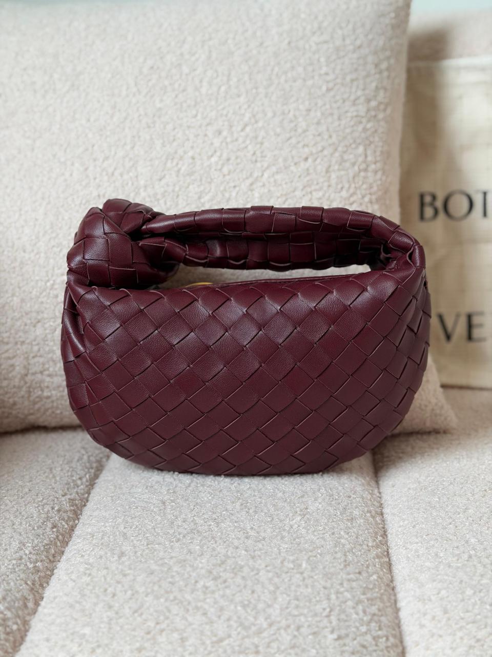 Ladies bo**ega bags