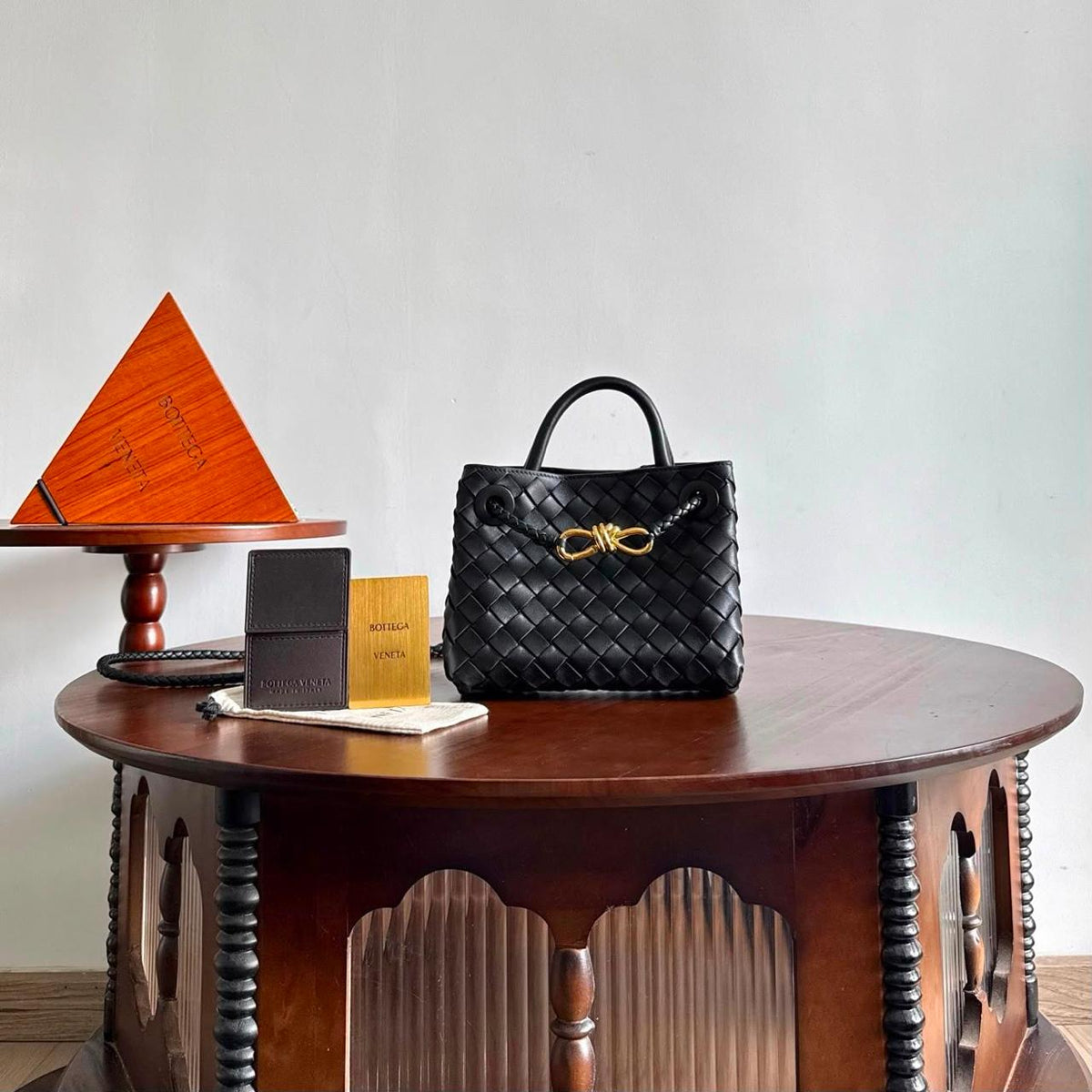 Ladies bo**ega bags