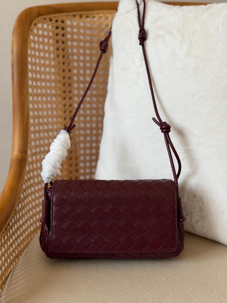 Ladies bo**ega bags