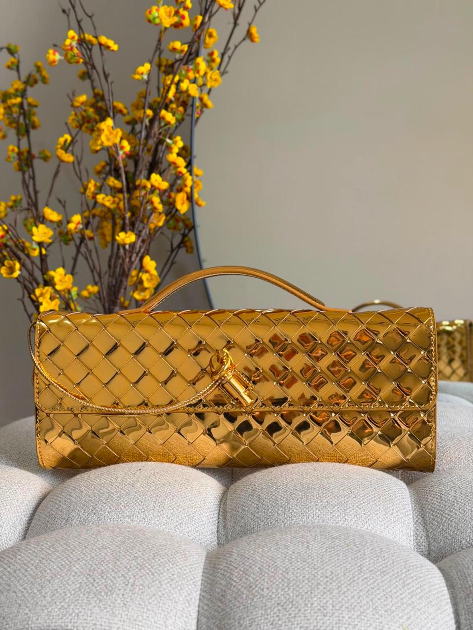 Ladies bo**ega bags