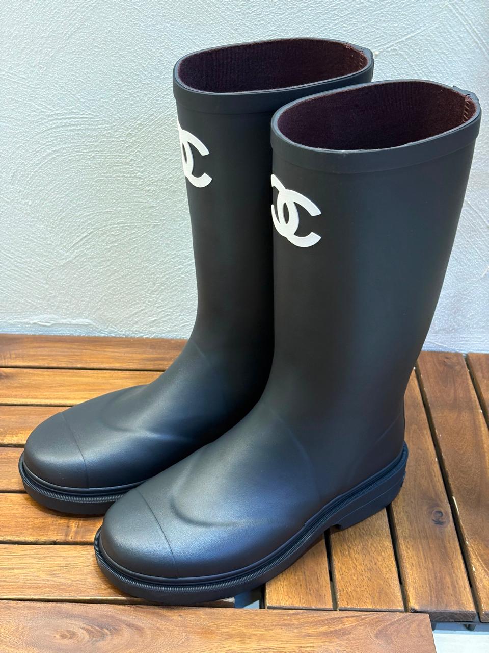 Ladies boots