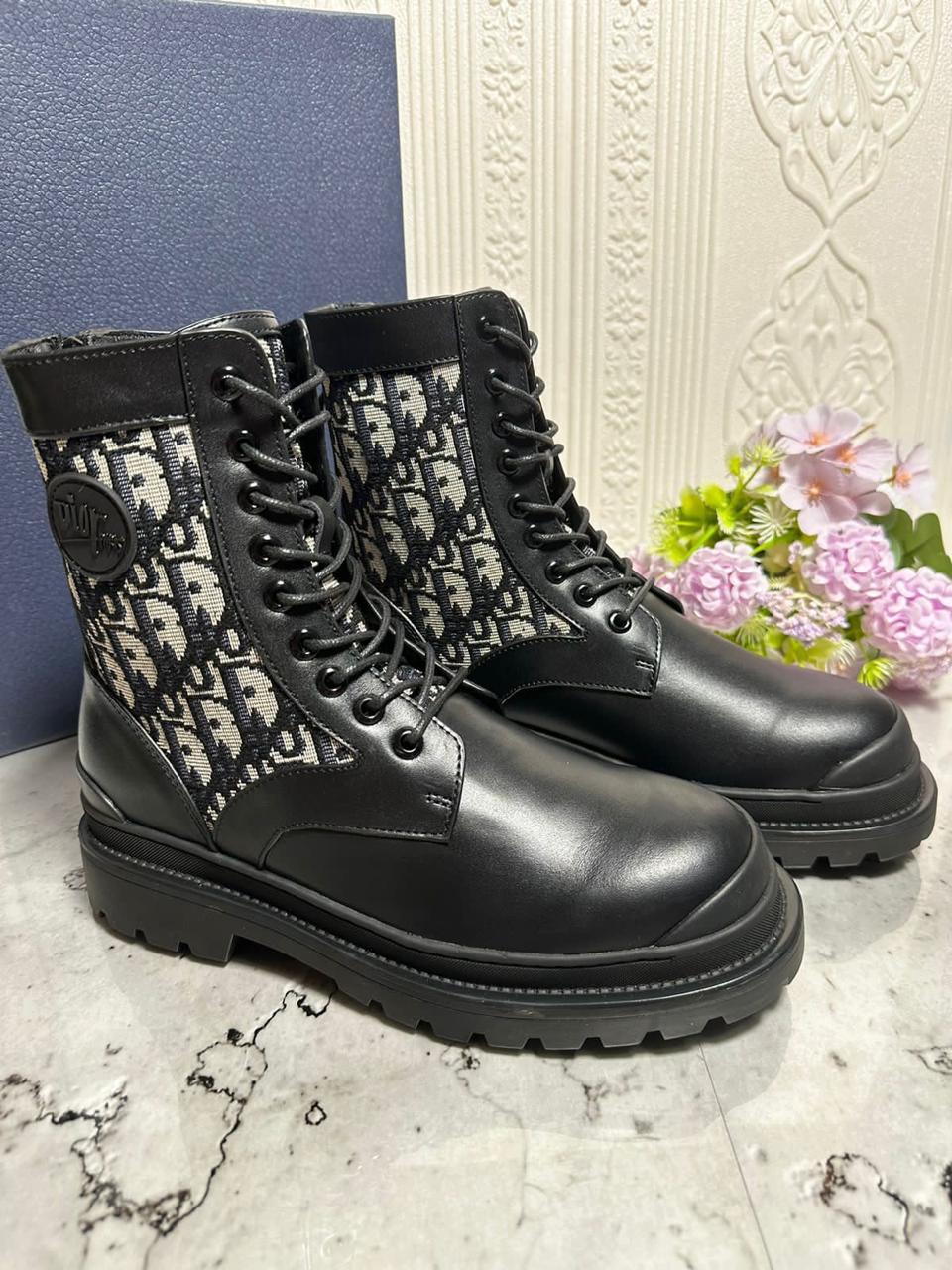 Ladies boots