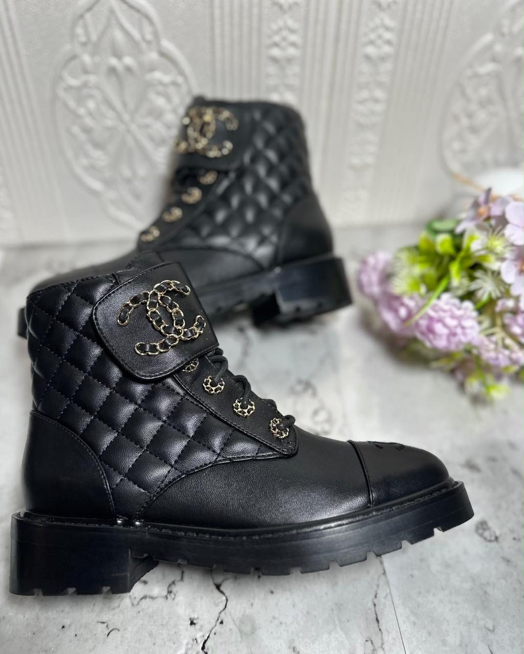 Ladies boots
