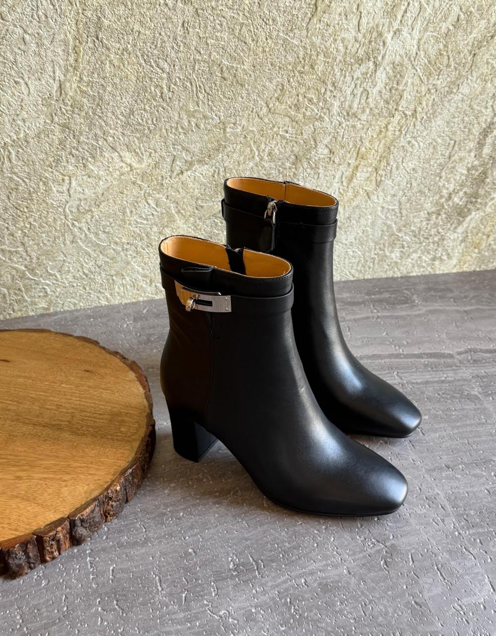 Ladies boots
