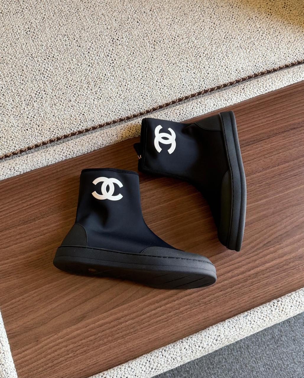 Ladies boots