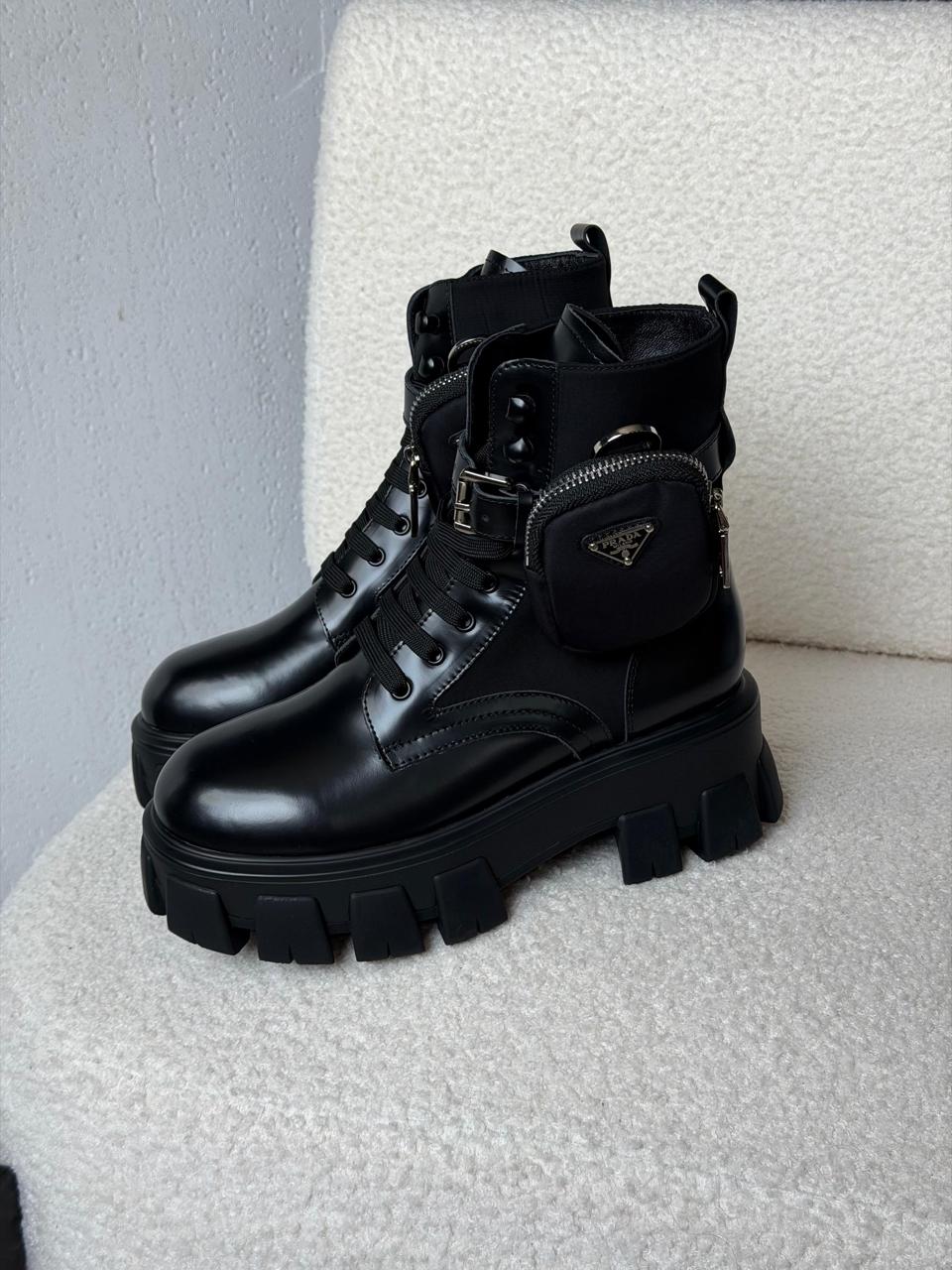 Ladies boots