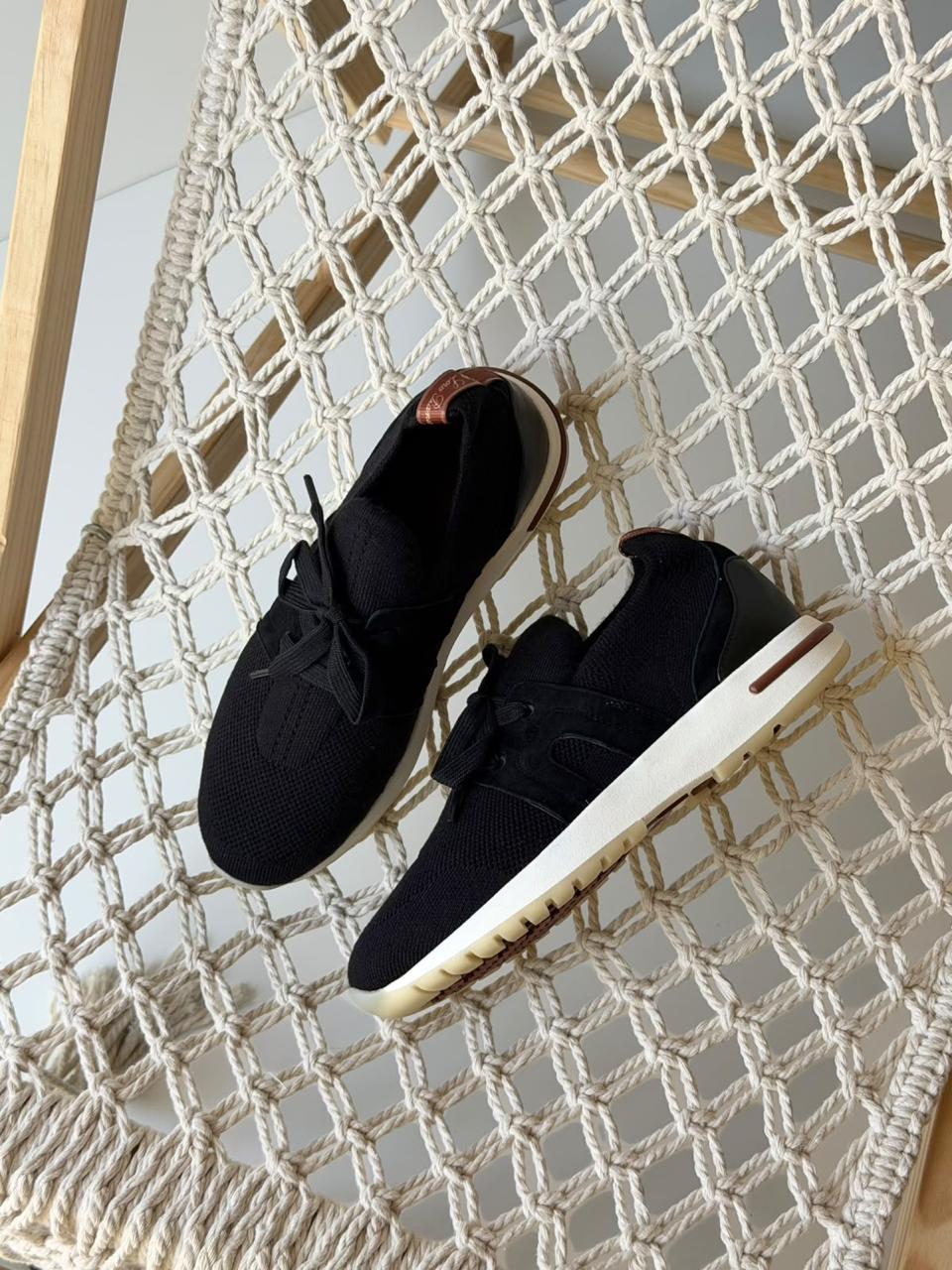 Ladies sneakers