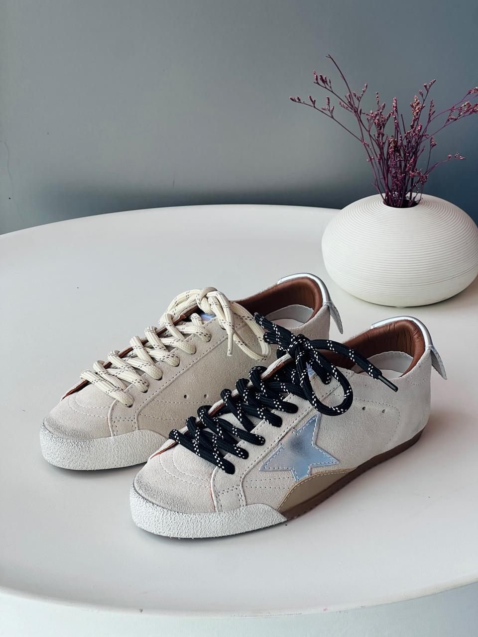 Ladies sneakers