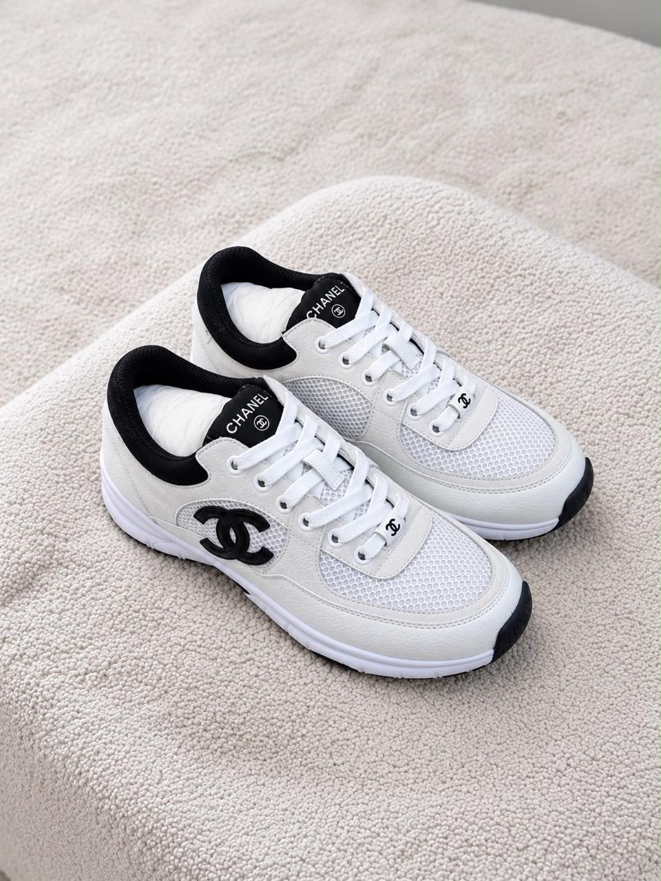 Ladies sneakers