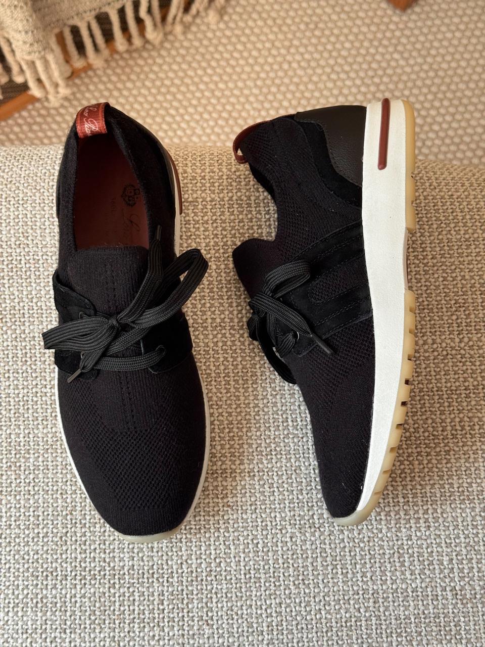 Ladies sneakers