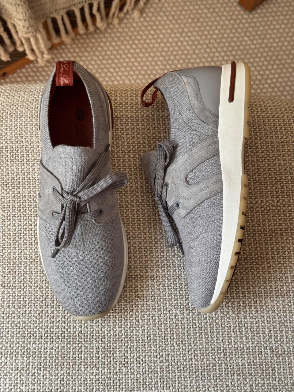 Ladies sneakers