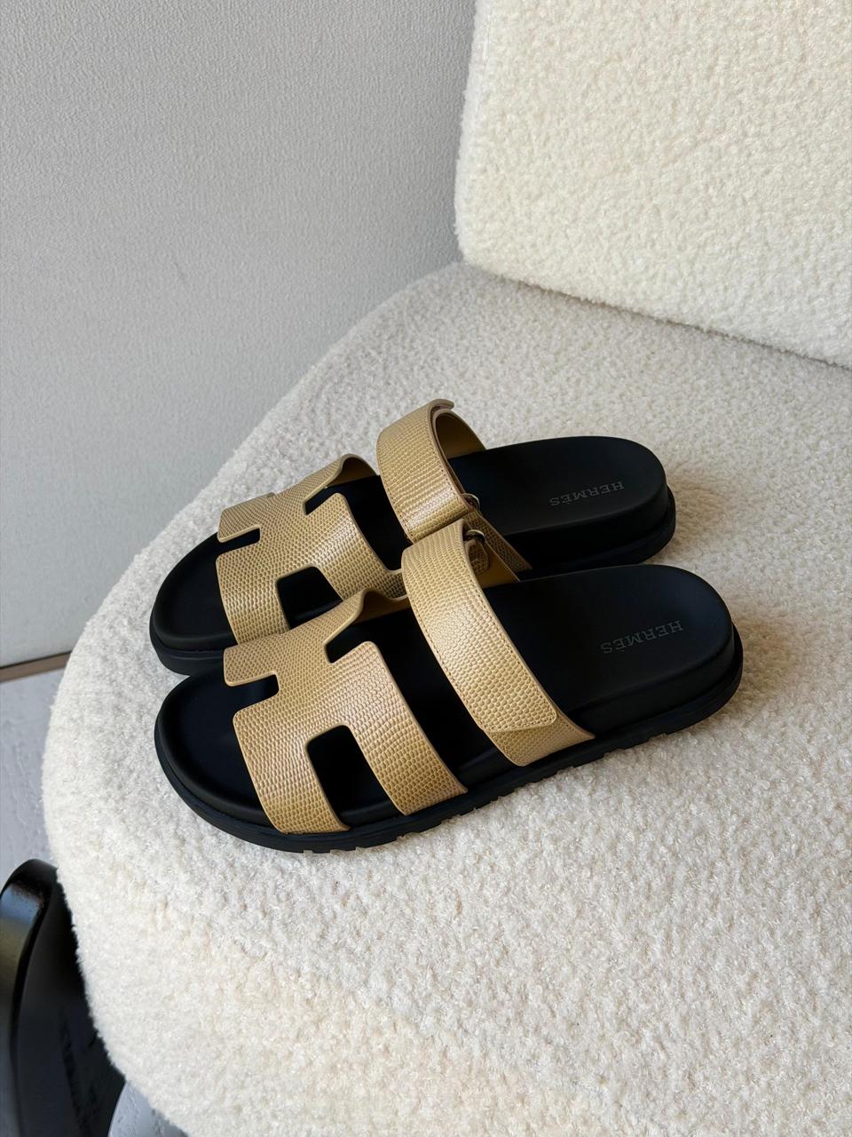 Ladies flats