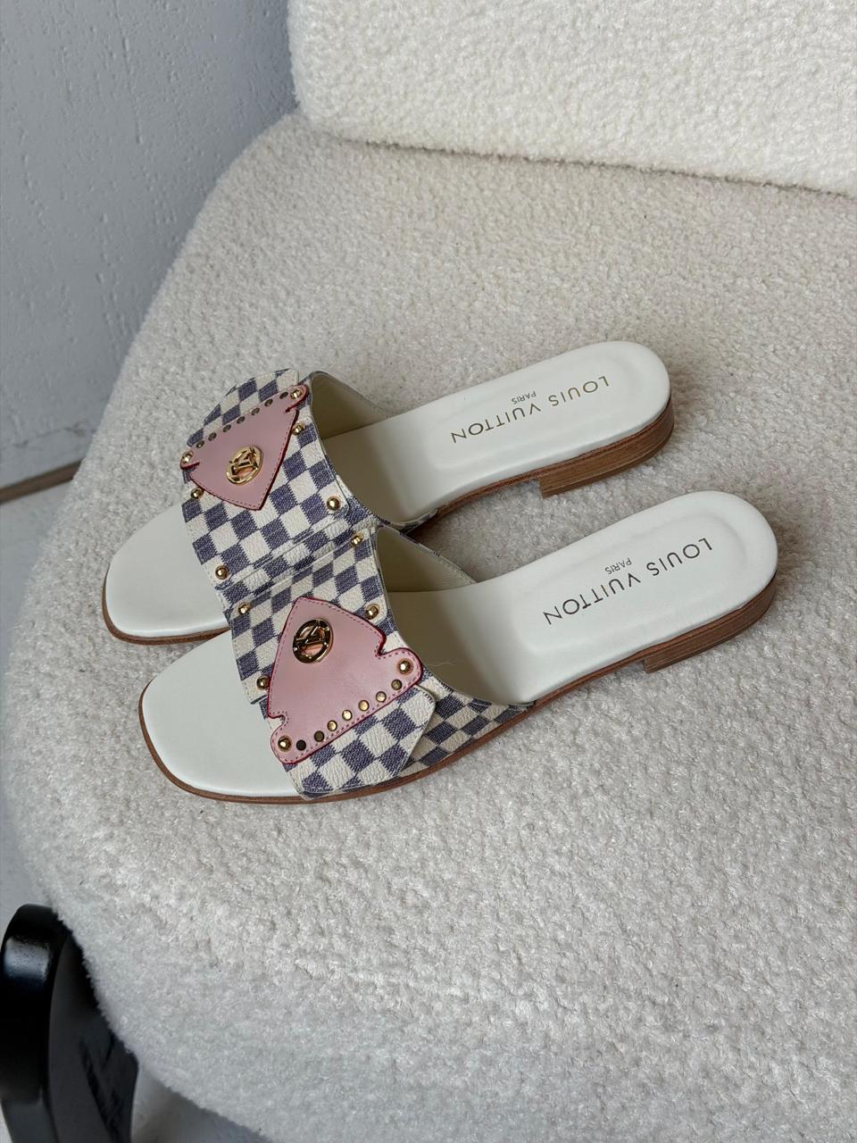 Ladies flats