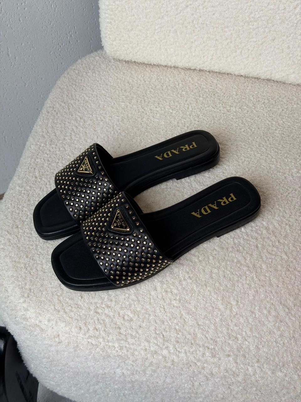 Ladies flats