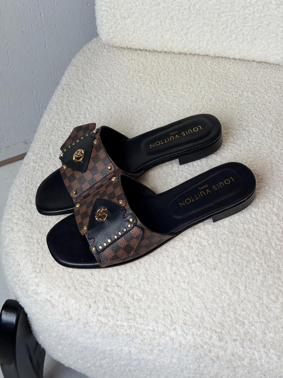 Ladies flats