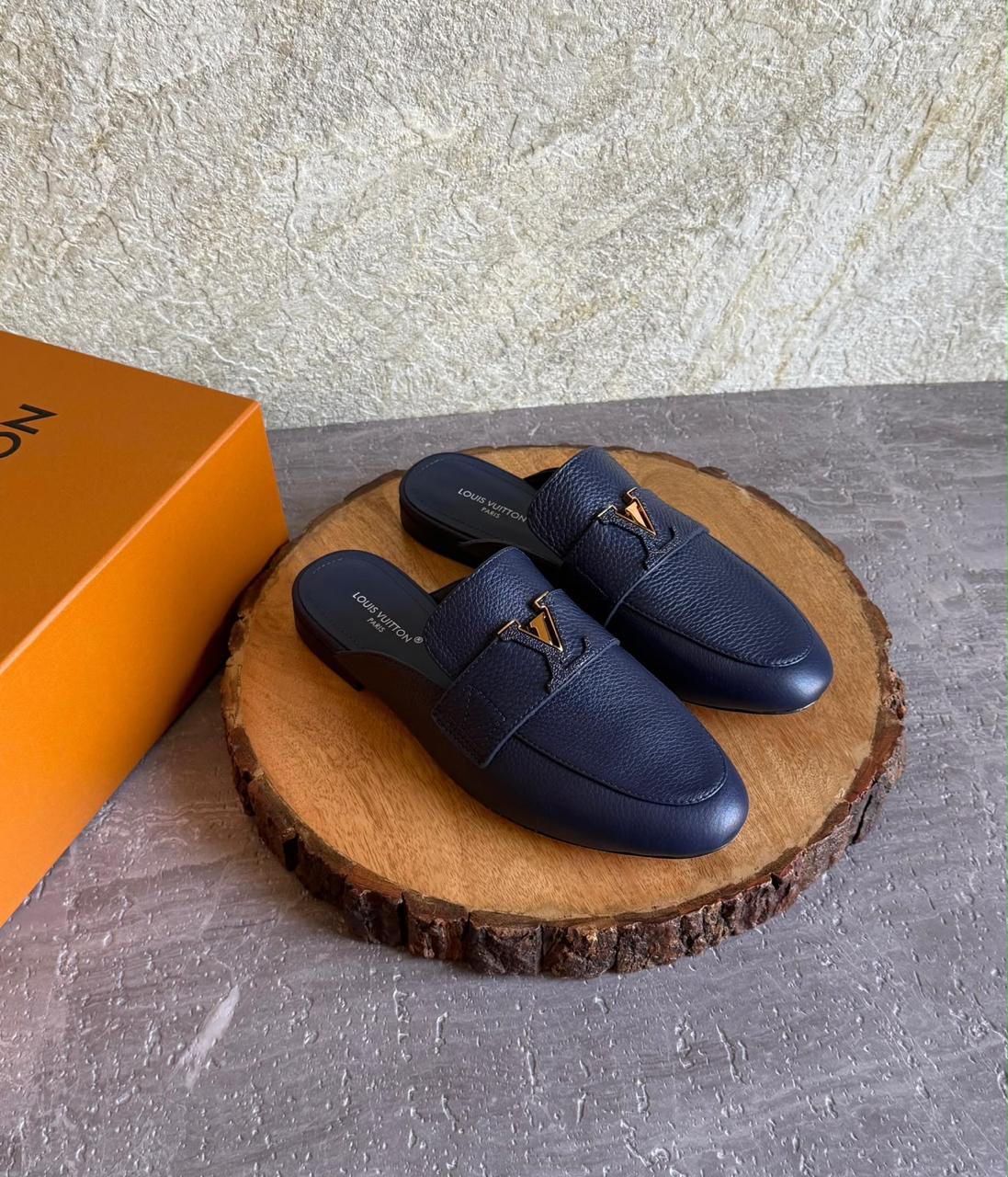 Ladies flats