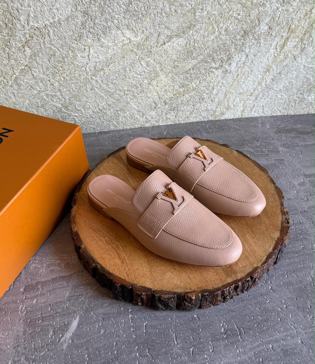 Ladies flats