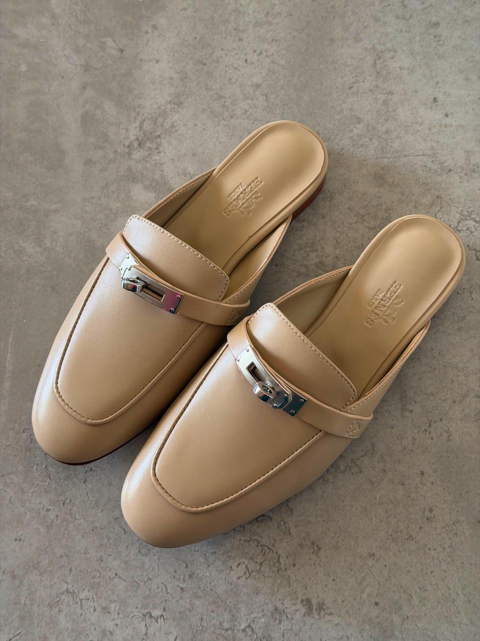 Ladies flats
