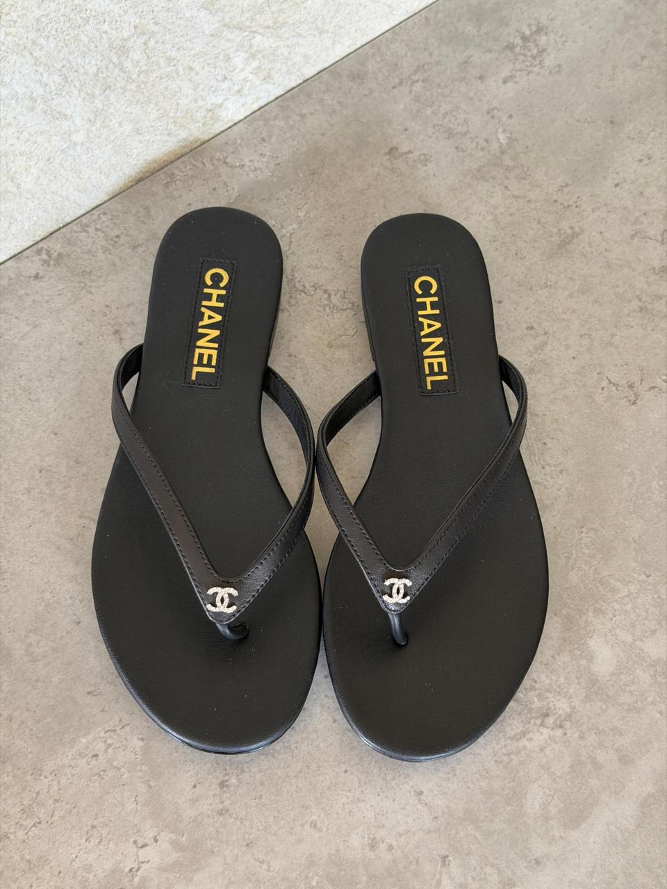 Ladies flats