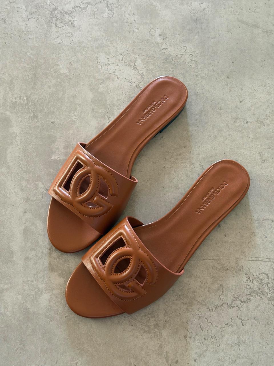 Ladies flats