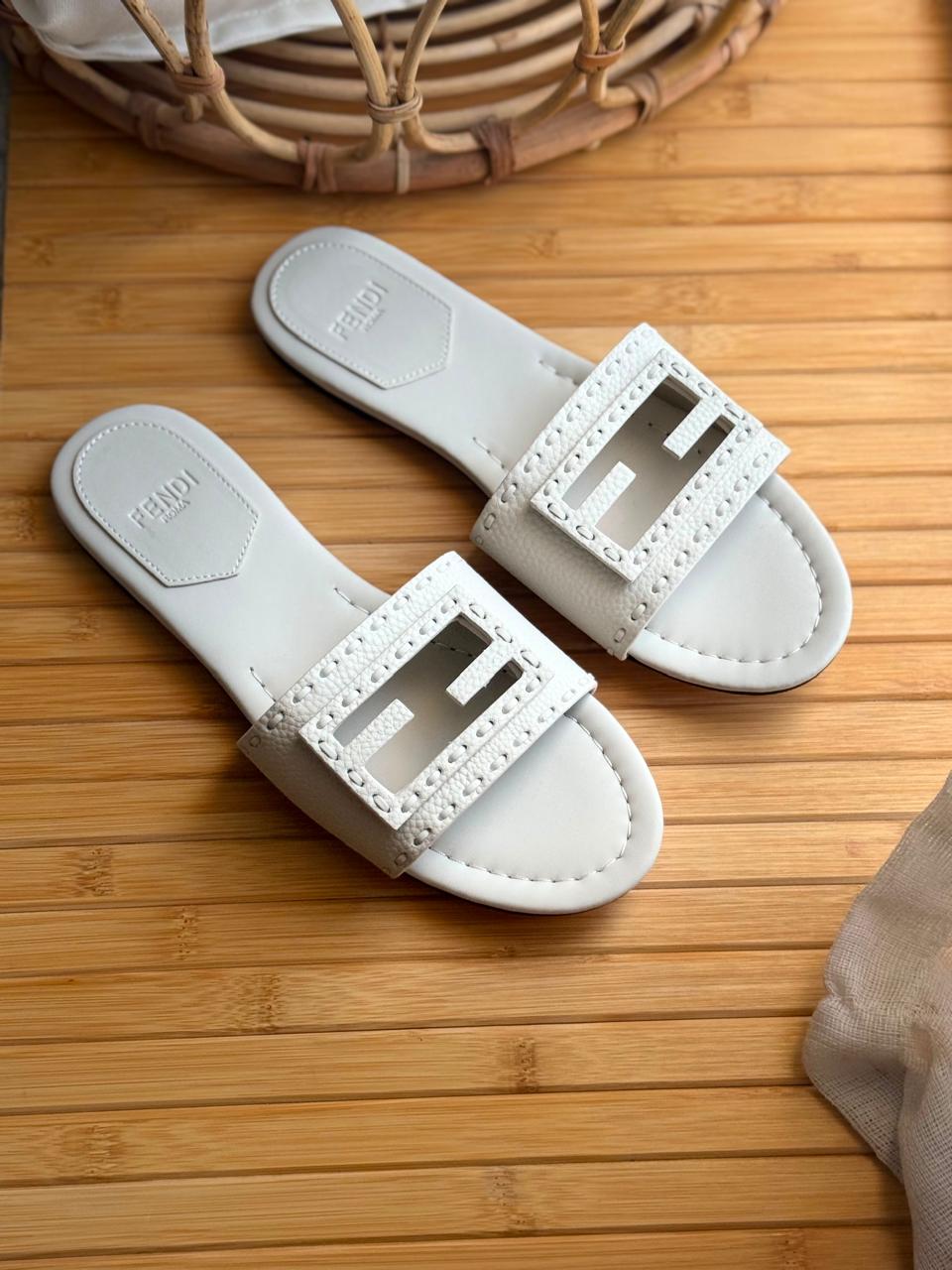 Ladies flats