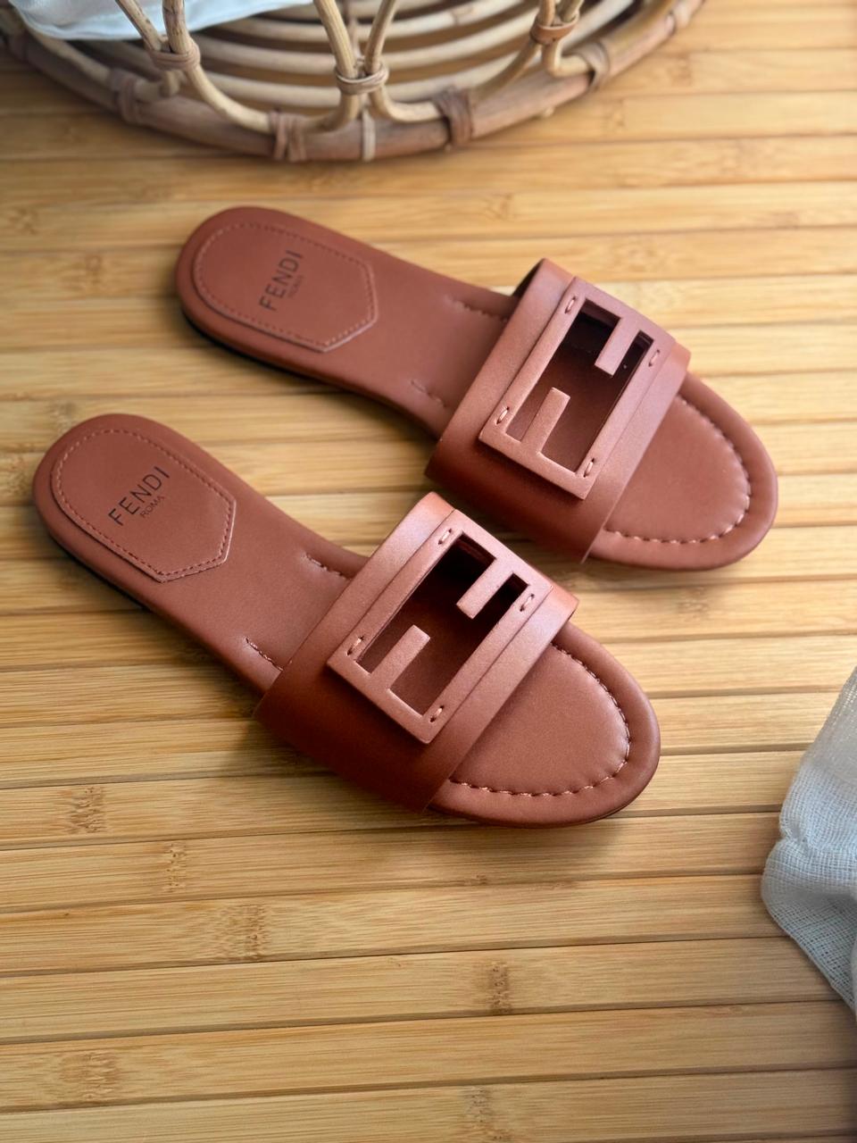 Ladies flats