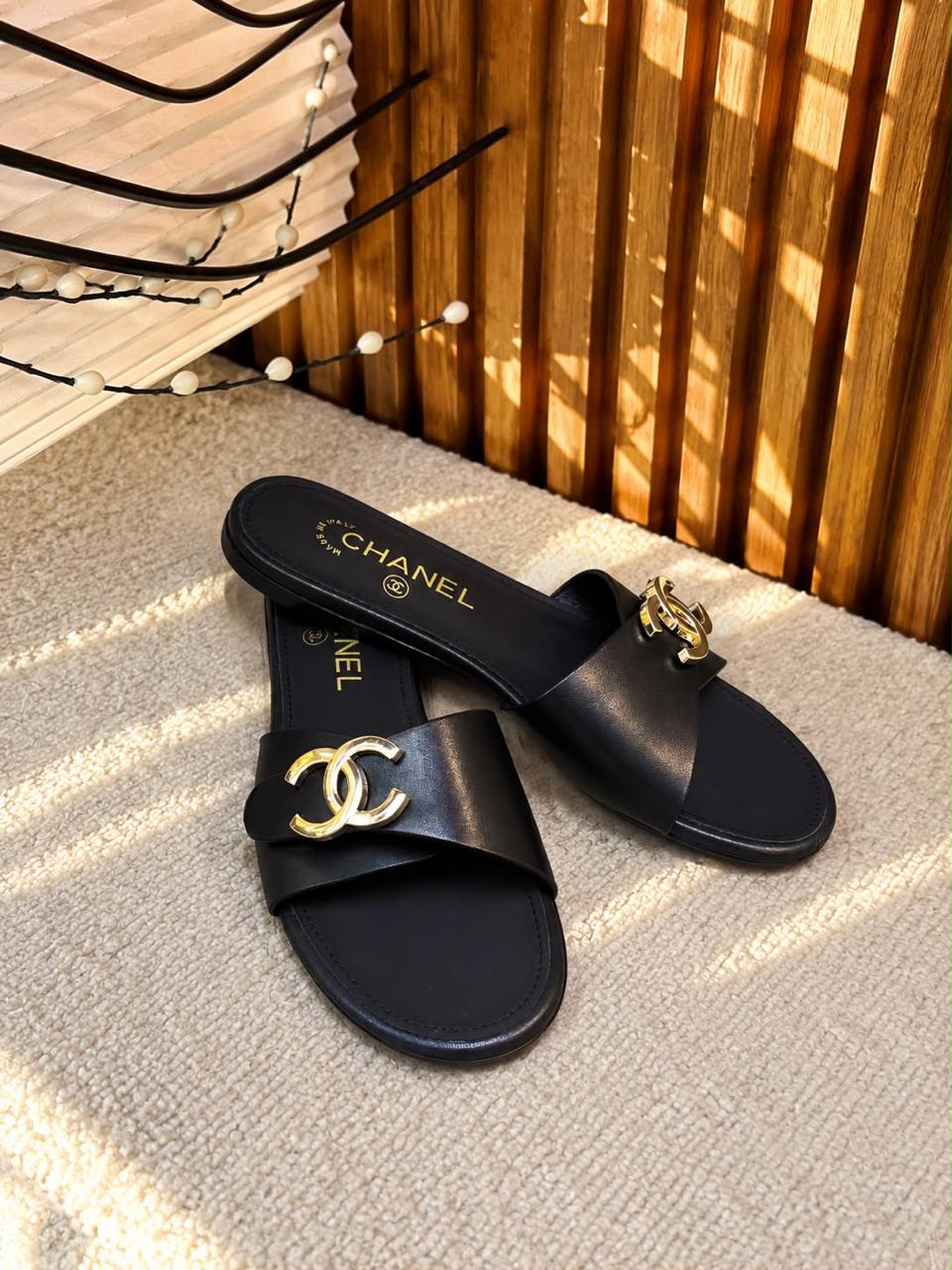 Ladies flats