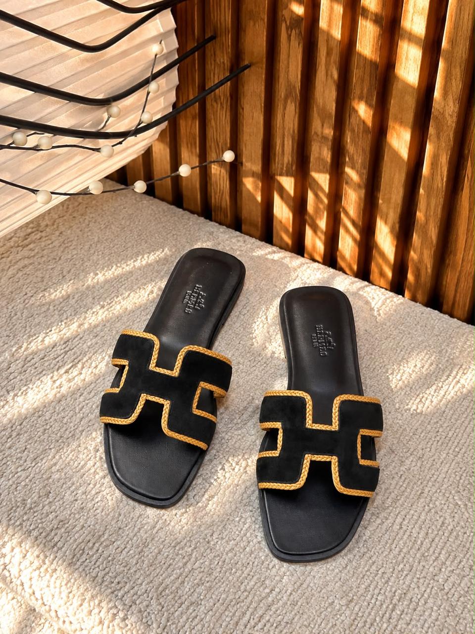 Ladies flats