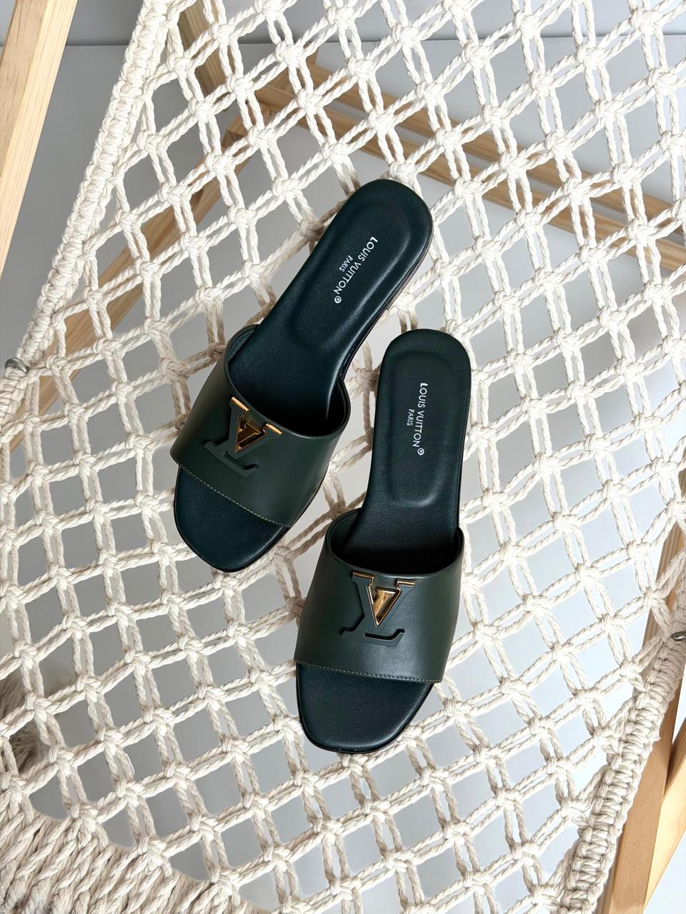 Ladies flats