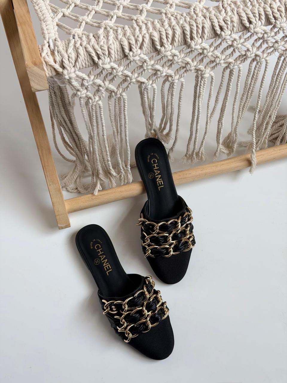 Ladies flats
