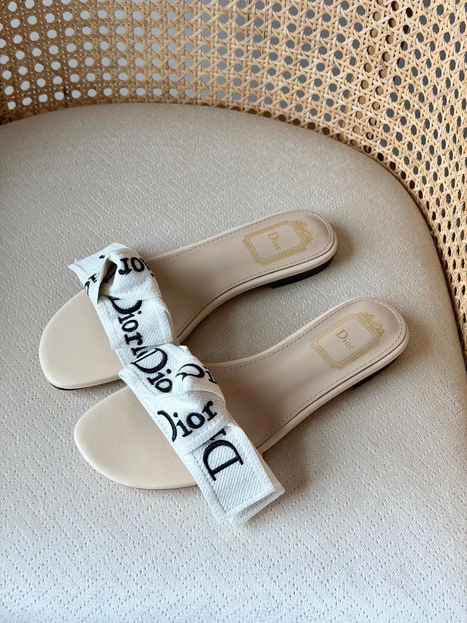 Ladies flats