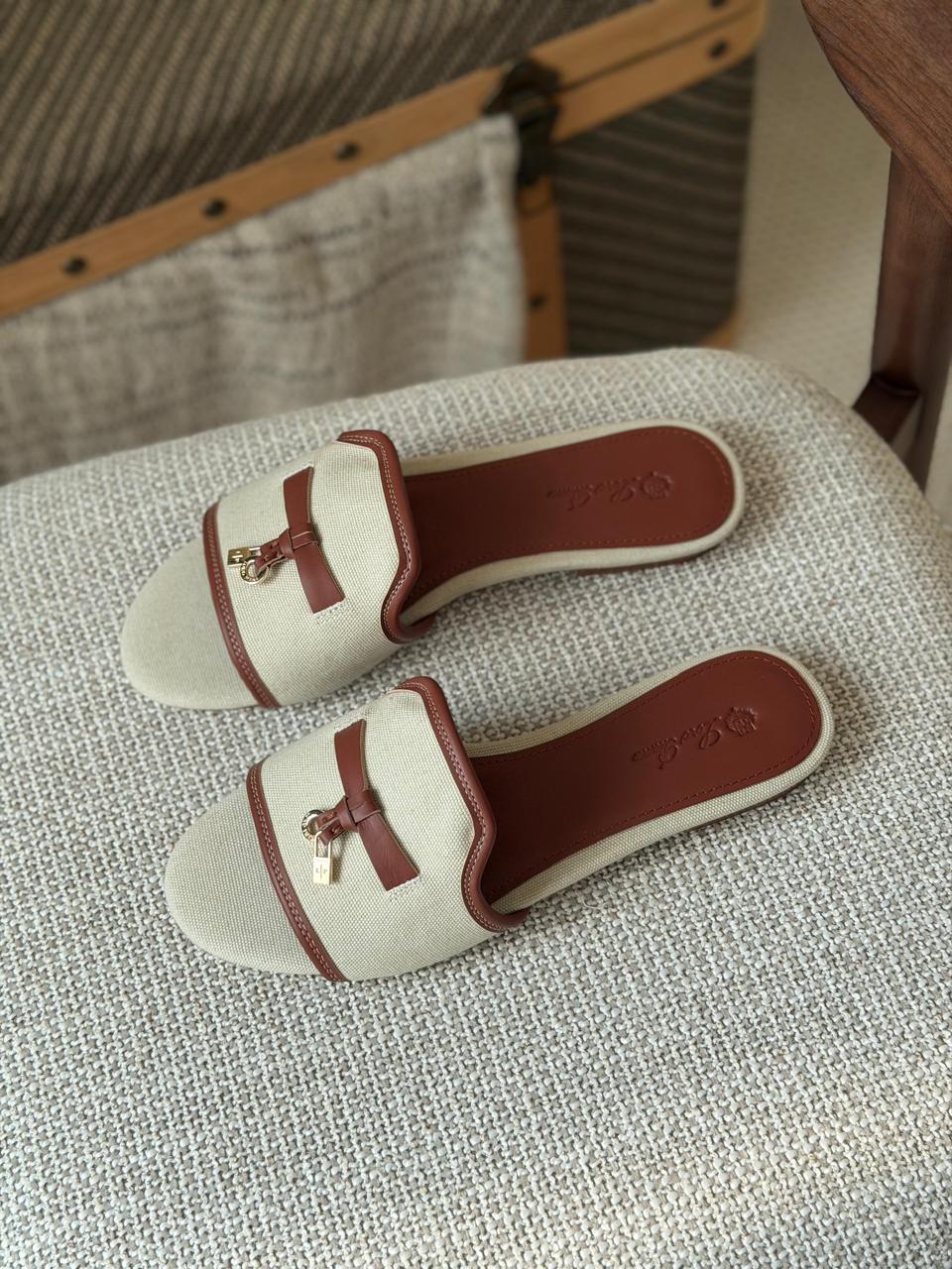 Ladies flats
